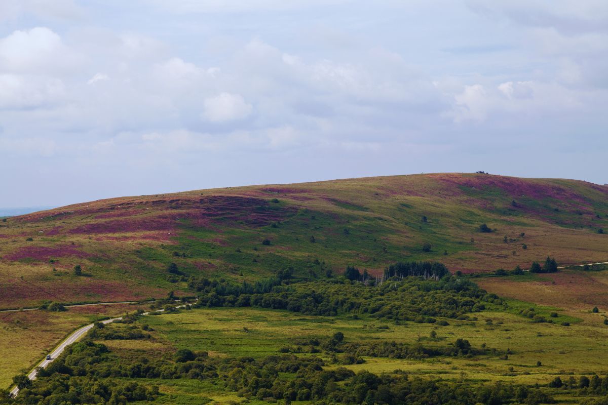 Comment profiter au maximum de votre balade aux Monts d'Arrée ? Si vous voulez faire une randonnée et profiter de l'air de Bretagne, choisissez ce lieu pour profiter au maximum de la nature