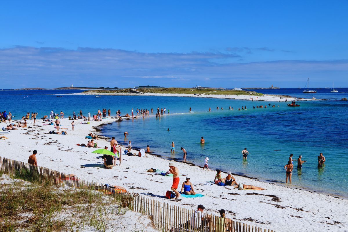 Archipel des Glénan : un paradis breton à découvrir absolument, bien connu du Finistère ! Embarquez dans un bateau et allez découvrir ce lieu mythique de Bretagne