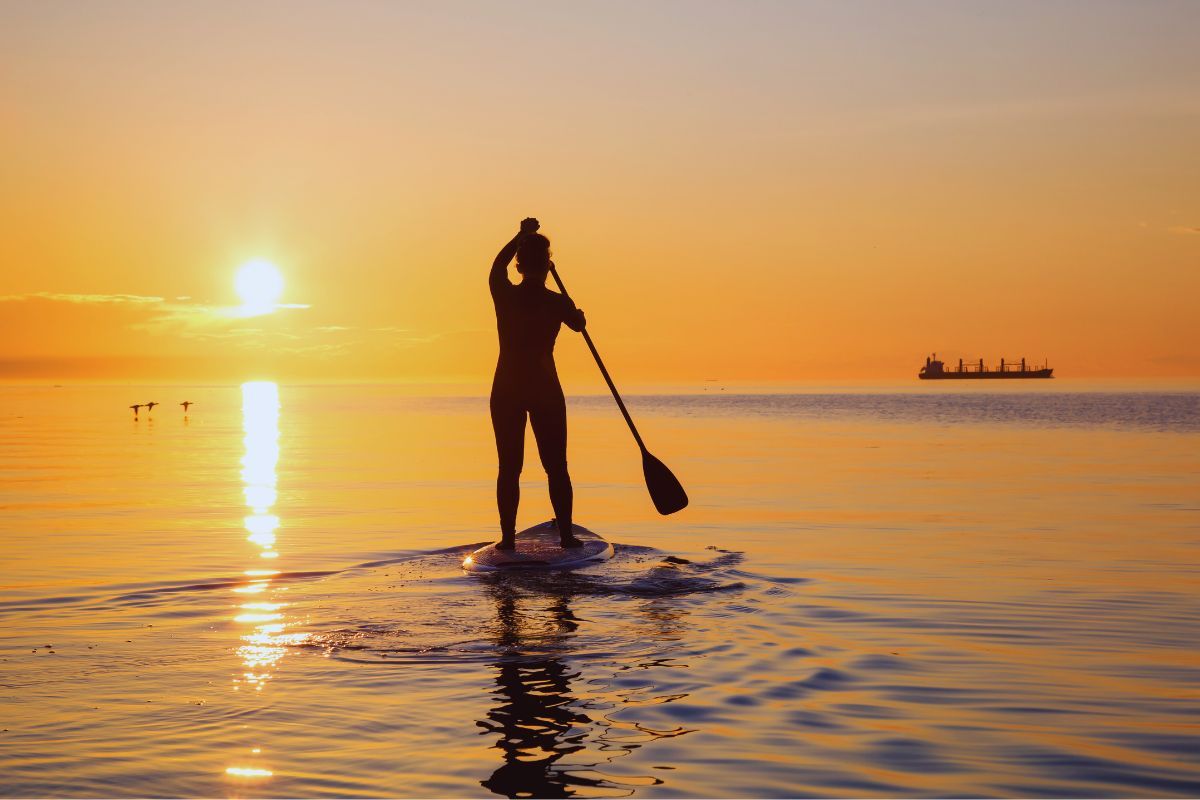 Attention : ne partez pas en Bretagne sans avoir vu ces 7 plages secrètes en paddle ! Si vous aimez cette activité nautique, alors ces plages bretonnes sont idéales cet été