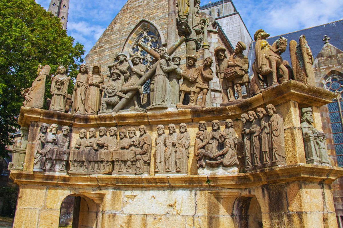 Découvrez 5 villages méconnus du Finistère pour une escapade paisible en Bretagne : ce département bretons regorge de pépies méconnues, pour de jolies balades loin des foules