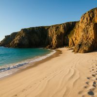 Ces 5 plages bretonnes sont un paradis caché (la 3e est incroyable) : si vous voulez bronzer au soleil, au bord de la mer, vous avez l'embarras du choix en terme de plages bretonnes