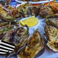 Les huîtres de Cancale : un trésor gastronomique qui a conquis le monde, découvrez pourquoi ces huîtres de Bretagne ont autant de succès et pourquoi vous devez en commander vous-même