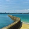 Tu rêves d'un bronzage parfait ? Voici pourquoi la plage du Môle Saint-Malo est ta solution pour te détendre au bord de la mer dans cette magnifique ville de la Bretagne