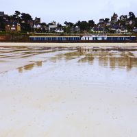 La Bretagne est-elle vraiment la région la plus pluvieuse de France ? Démystifions les idées reçues avec des chiffres surprenants, pour enfin connaître la vérité sur le nombre de jours de pluie en Bretagne