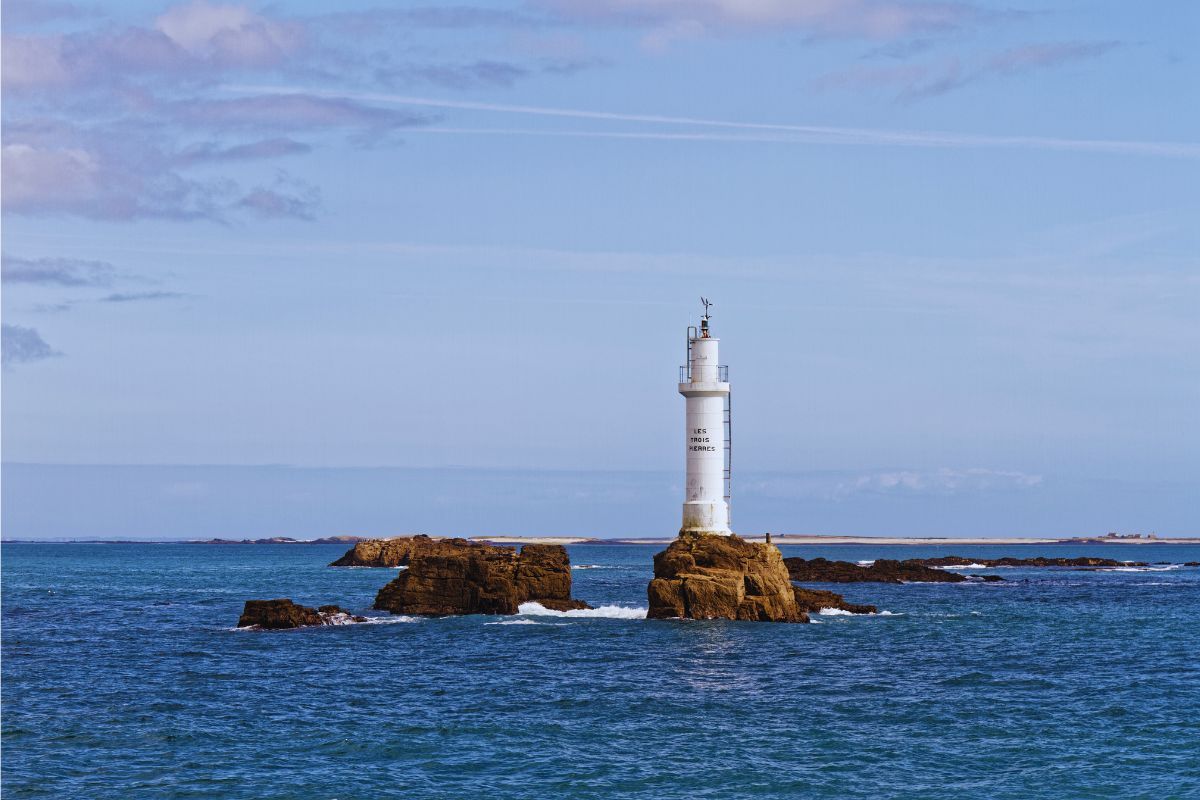 Votre prochaine destination : l'île de Molène en Bretagne, et voici pourquoi ! Située en mer d'Iroise dans le Finistère, cette petite île saura vous séduire pour ces nombreuses raisons