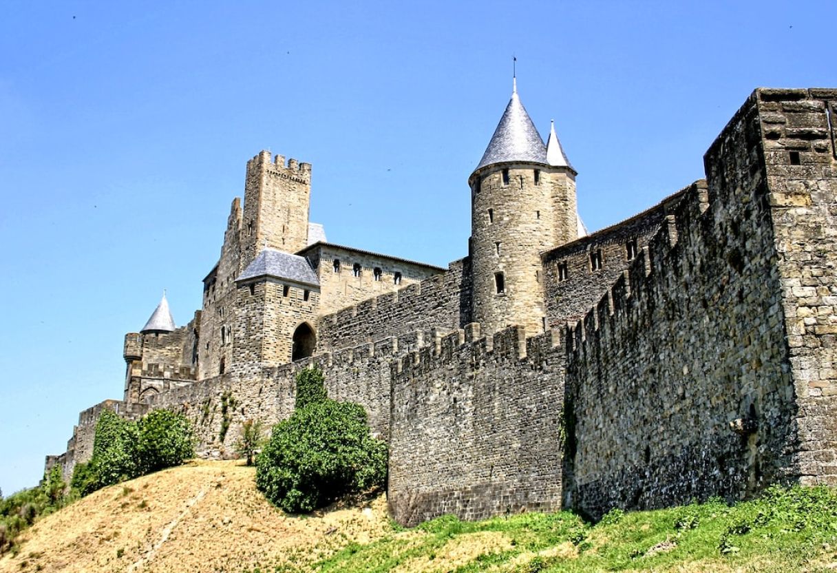 Impressionnant château fort du Moyen Âge.
