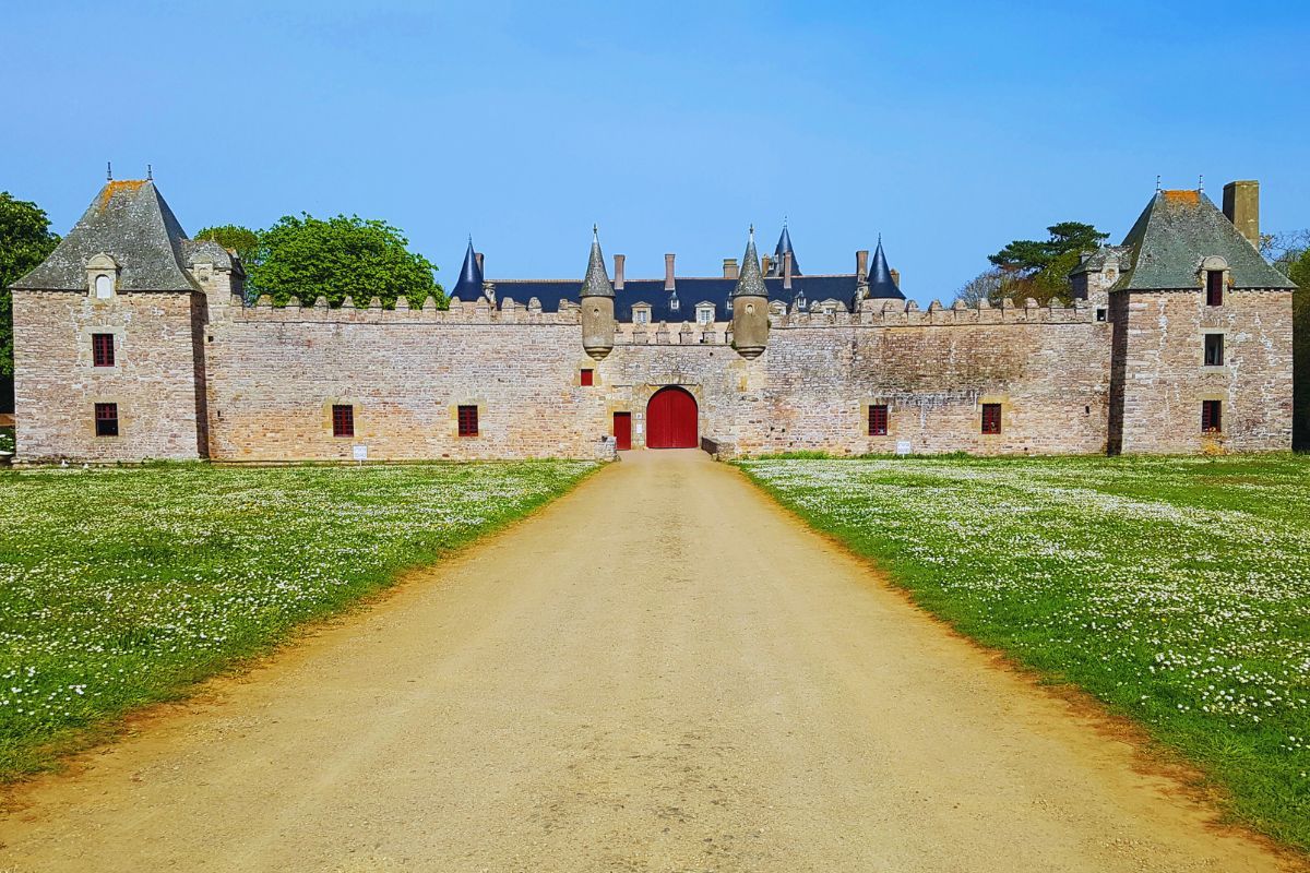 Les châteaux en Bretagne : vous n'y pensez pas forcément en premier, pourtant ils valent le coup d'oeil ! Découvrez notre top 3 des châteaux bretons méconnus