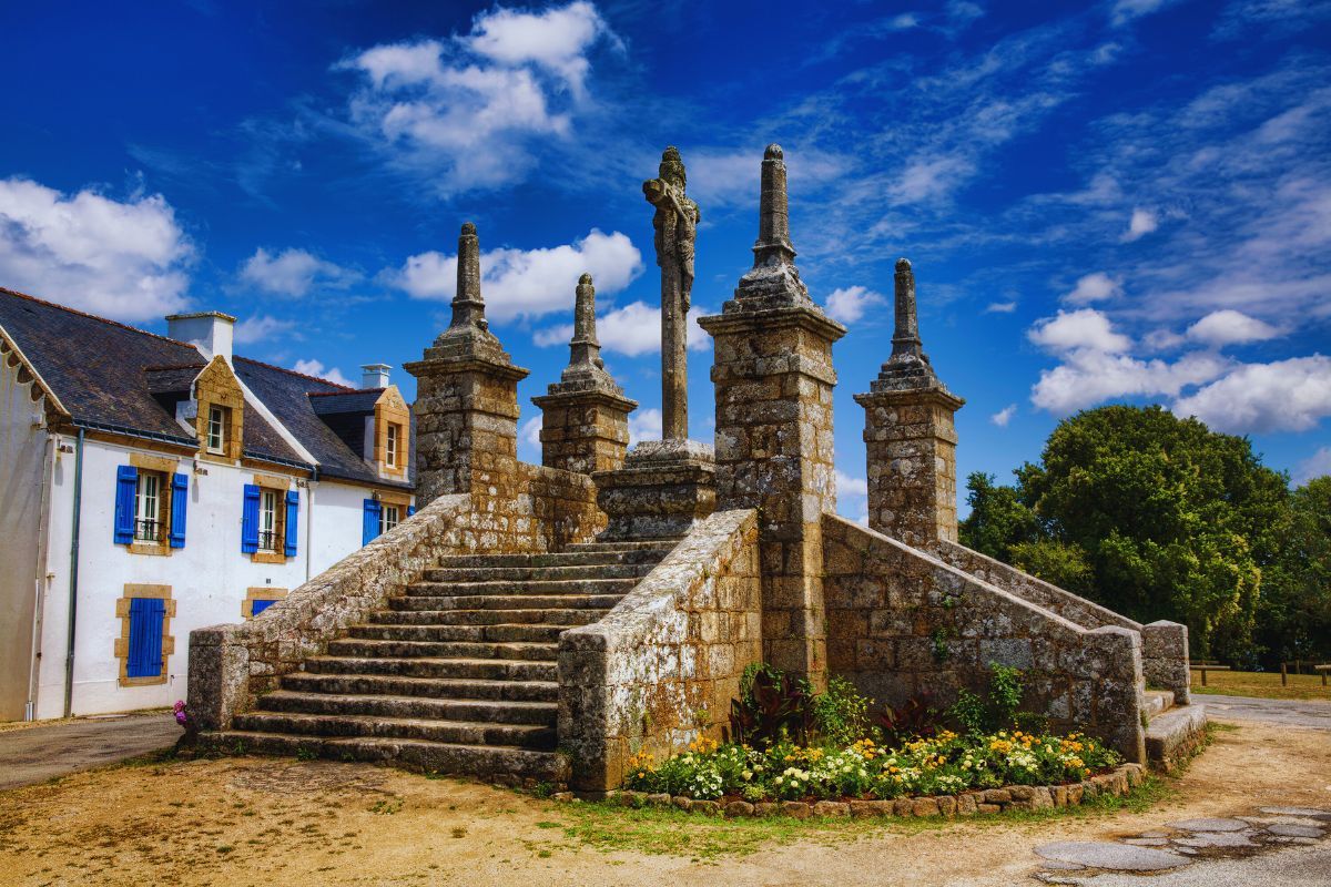 Les 4 sorties incontournables de Bretagne pour découvrir les plus jolis villages peu connus des touristes du Morbihan : évadez-vous avec une promenade dans de jolies communes bretonnes, loin de la foule