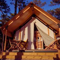 4 campings insolites en Bretagne qui vont vous époustoufler : offrez-vous un séjour dans un camping comme vous n'en avez jamais vécu, une expérience unique et amusante