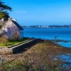 Découvrez l'Île aux Moines, la perle du Morbihan : une invitation à l'aventure entre histoire et panoramas époustouflants, située en Bretagne