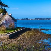 Découvrez l'Île aux Moines, la perle du Morbihan : une invitation à l'aventure entre histoire et panoramas époustouflants, située en Bretagne