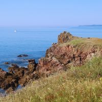 Découvrez la plage de Treac’h Er Goured l'Île d'Houat : un paradis caché en Bretagne situé dans le Golfe du Morbihan, une île aux allures tropicales qui vaut le détour avec ses plages magnifiques
