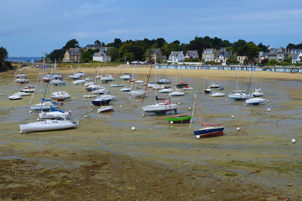 Découverte de la plage du Béchet à Saint-Briac-sur-Mer : un coin de paradis en Bretagne, dans cette commune d'Ille-et-Vilaine où vous trouverez de nombreuses autres jolies plages