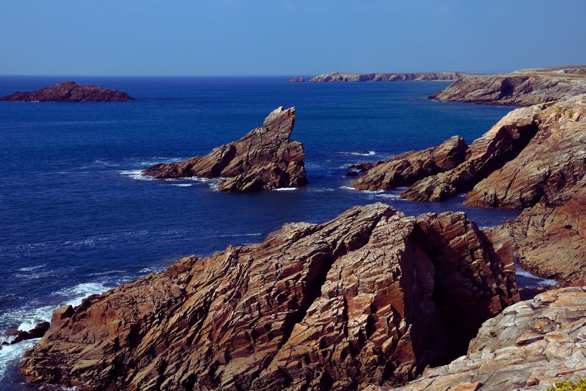 Découvrez la Presqu'île de Quiberon dans le Morbihan : vous trouverez un paradis de loisirs en Bretagne Sud, qui vous offrira des paysages spectaculaires