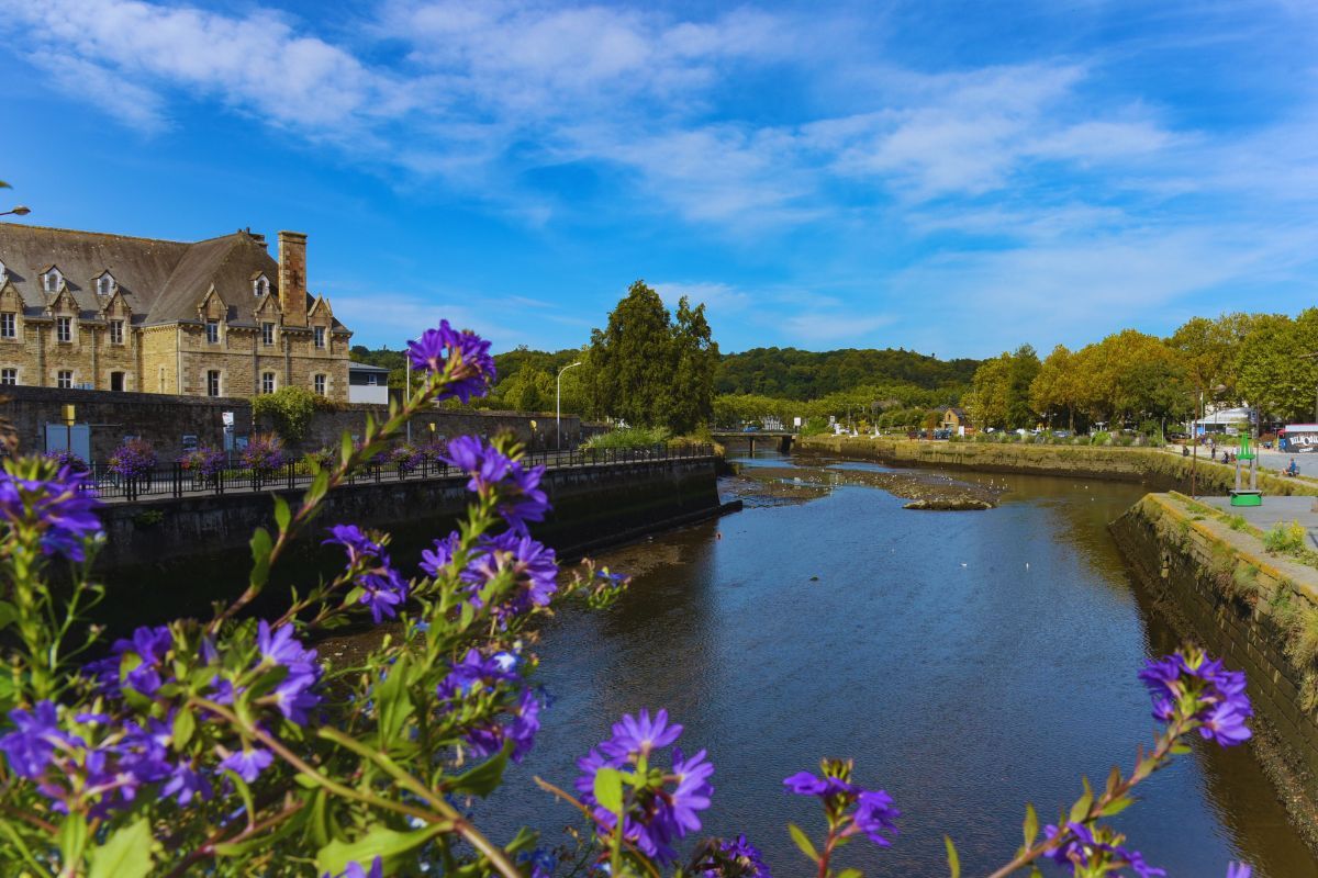 Découverte historique et relaxante : Le chemin de halage à Lannion, une balade entre histoire et nature au cœur de la Bretagne qui changera ce que vous avez l'habitude de voir