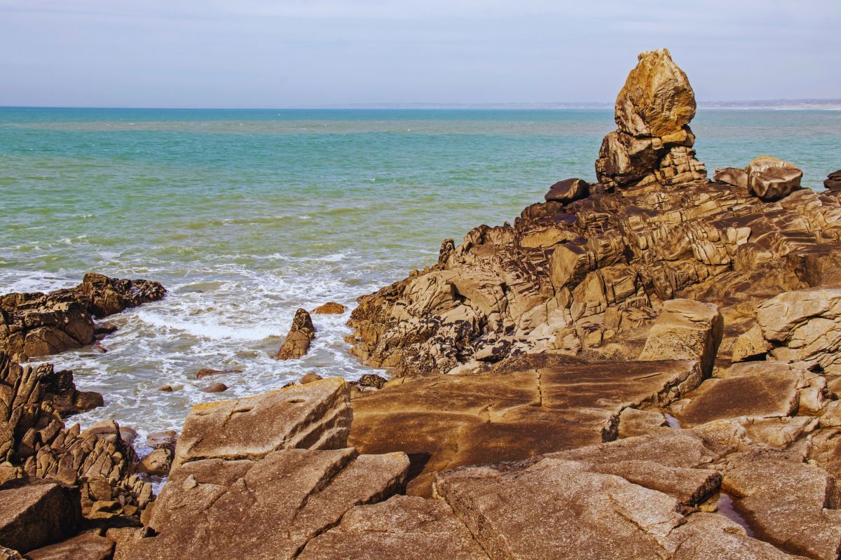 Vous rêvez de Bretagne ? La Pointe de la Torche est l'endroit qu'il vous faut absolument visiter si vous passez dans le Finistère, pour profiter du soleil et d'une jolie vue