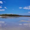 Évasion garantie sur la plage de la Baleine à Trévignon, un paradis caché en Bretagne pour le retour des beaux jours avec les pieds dans l'eau