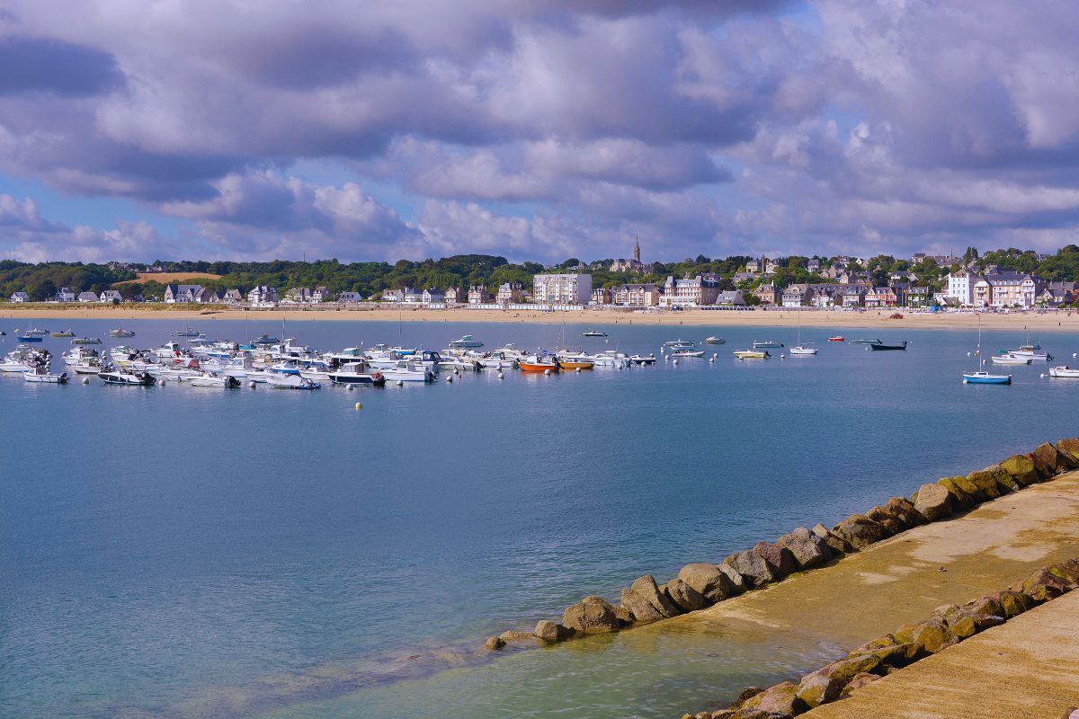 Les 7 secrets les mieux gardés de Saint Cast le Guildo en Bretagne dévoilés : pourquoi vous devez absolument venir voir cette commune sur la Côte d'Emeraude