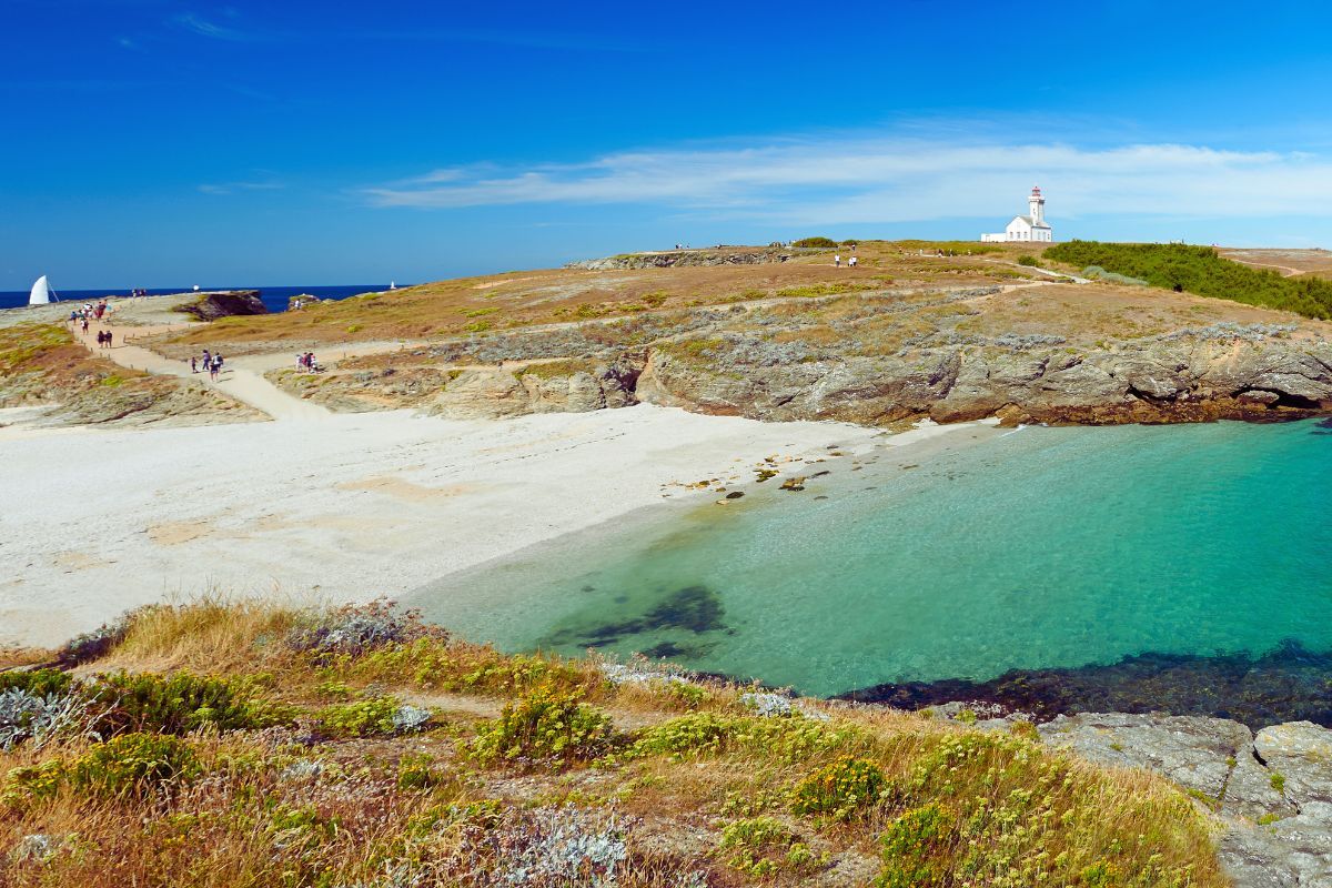 Phare des Poulains : 5 raisons de visiter ce joyau de Belle-Île-en-Mer pendant des vacances en Bretagne, pour le plaisir des yeux
