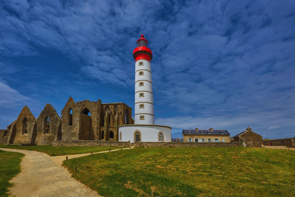 Phare de Saint-Mathieu : un gardien historique de la mer d'Iroise à voir absolument si vous passez ou vivez en Bretagne dans le Finistère