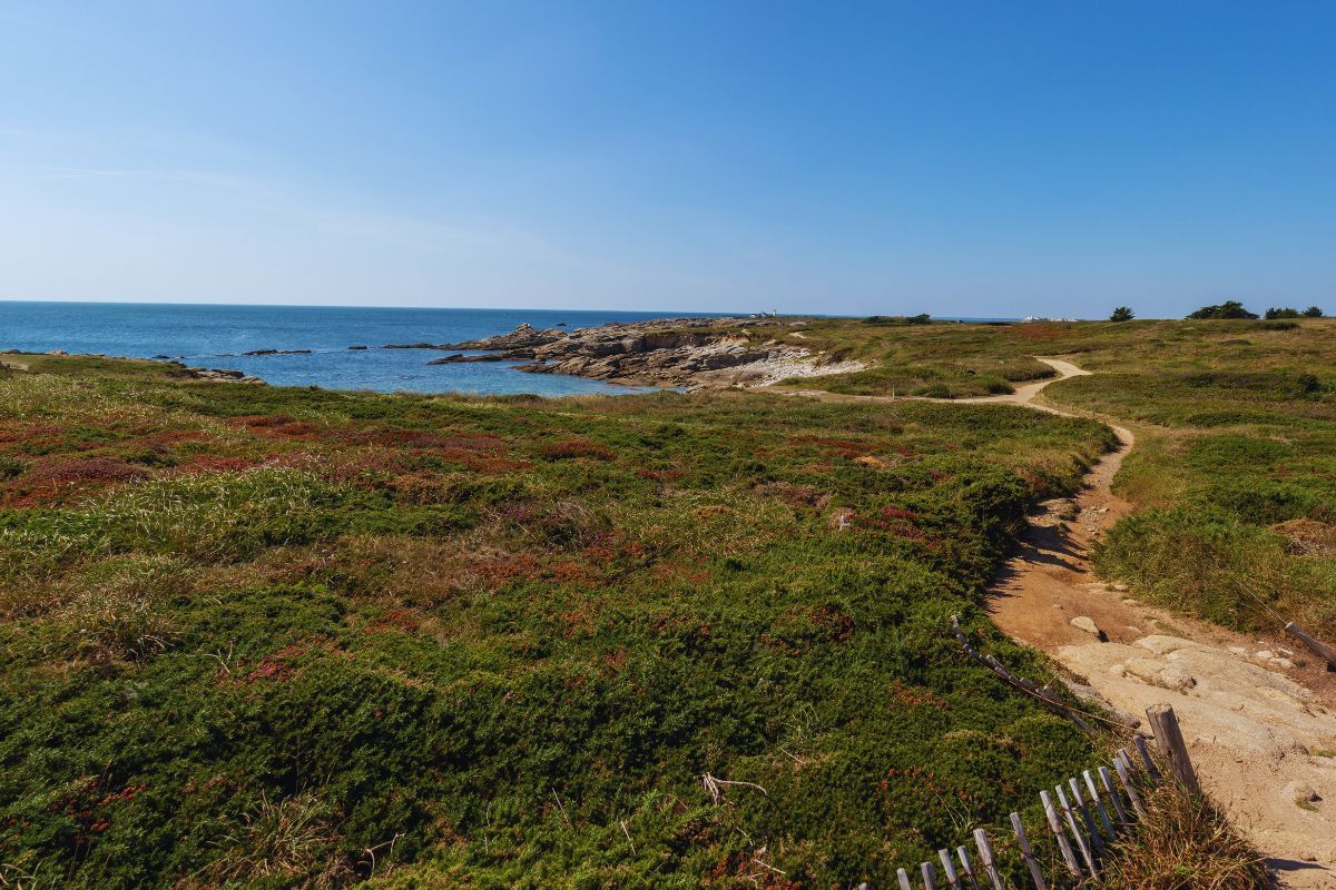 Plage de Pérello à Ploemeur : un coin de paradis en Bretagne bien caché, à absolument voir durant une journée bien ensoleillée avec vos amis ou vos enfants