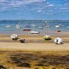 Plongez dans le charme envoûtant de la plage de Keraude à Saint-Pierre-Quiberon dans le Morbihan : un coin de paradis à ne pas manquer en Bretagne
