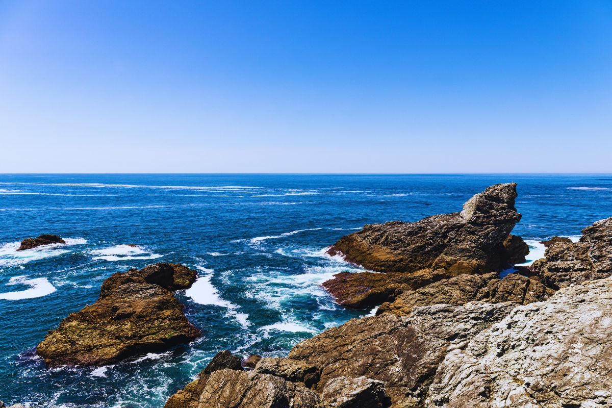 La Pointe des Poulains à Belle-Île-en-Mer : un spectacle naturel envoûtant, et un des plus beaux lieux de Bretagne à visiter cet été pour en prendre plein la vue