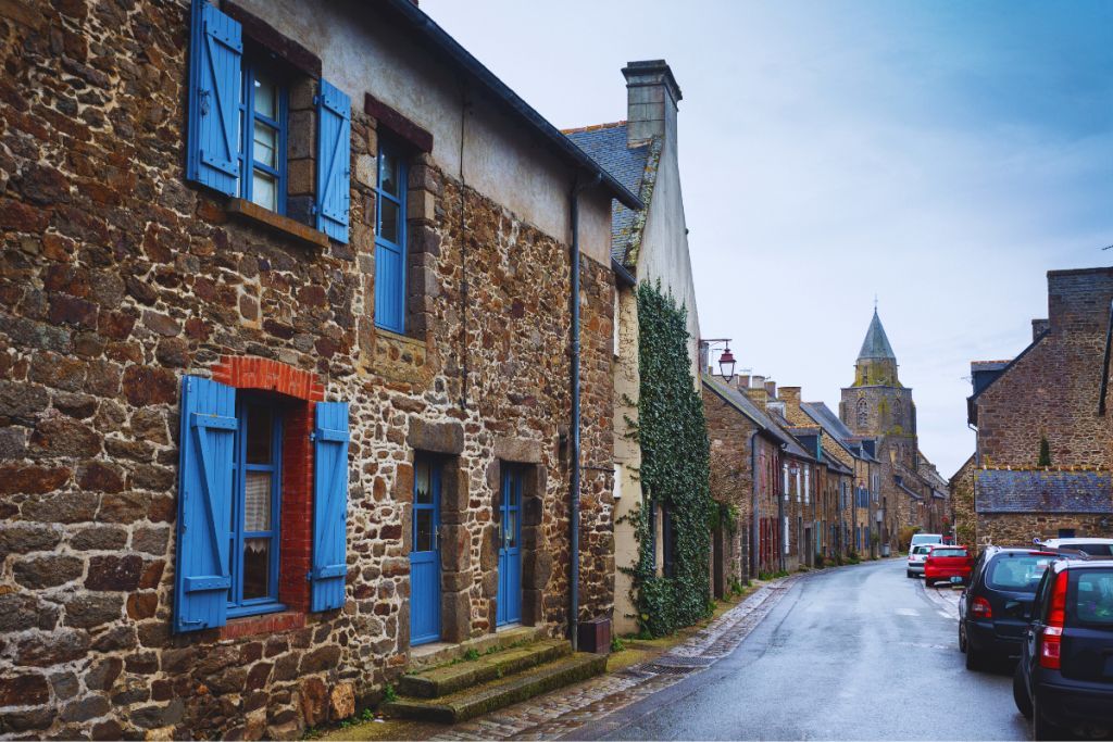 Printemps 2025 : 5 destinations bretonnes secrètes et pleines de charme à découvrir loin des foules : faites un tour inédit de Bretagne pendant le printemps, qui sort des sentiers battus