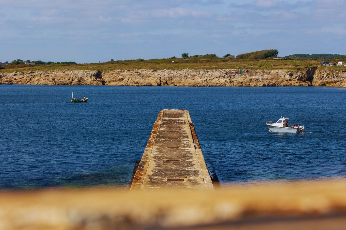 Surfez sur les meilleures vagues : top 4 des spots de surf incontournables dans le Morbihan pour profiter des vagues en Bretagne pendant vos vacances