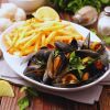 Voici notre top 3 des meilleurs restaurants pour déguster des moules dans le Morbihan en Bretagne : prenez un soir pour vous faire plaisir dans un de ces établissements avec de délicieuses moules marinières locales