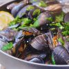 Les 3 meilleures adresses de restaurants pour déguster des moules et poissons frais dans les Côtes-d'Armor : un voyage culinaire au cœur de la Bretagne