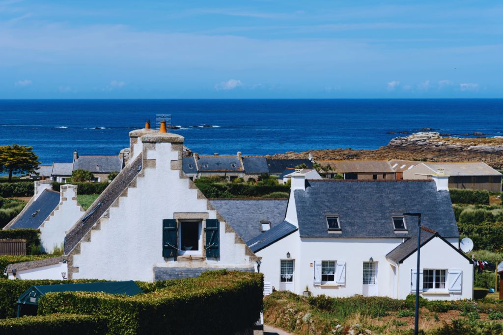 Vacances de Pâques en Bretagne en 2025 : notre top 4 des spots bretons les plus sympas pour organiser une chasse aux œufs magique en famille ou entre amis ce week-end