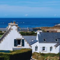 Vacances de Pâques en Bretagne en 2025 : notre top 4 des spots bretons les plus sympas pour organiser une chasse aux œufs magique en famille ou entre amis ce week-end