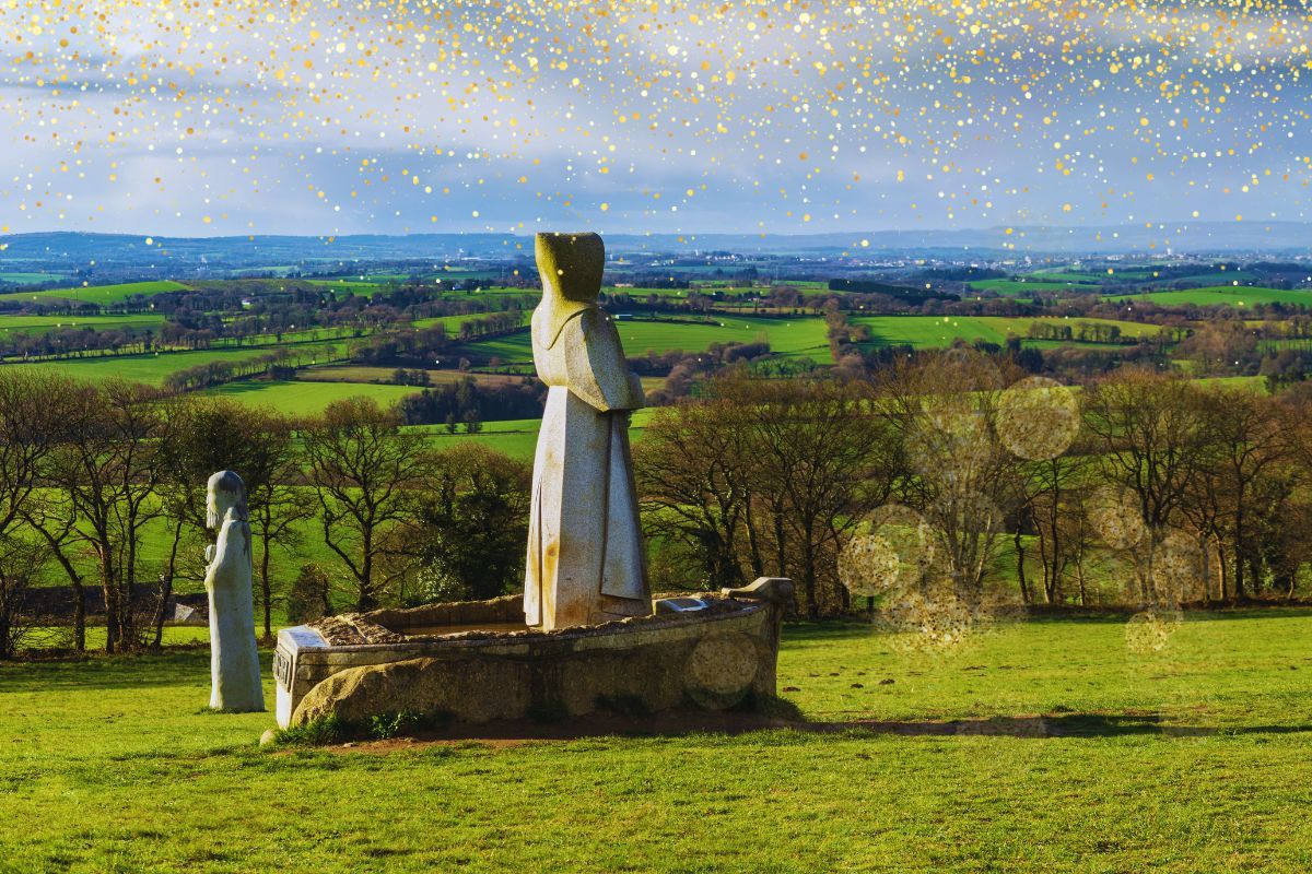 La Vallée des Saints en Bretagne célèbre ses 15 ans avec fierté : découvrez les festivités et animations prévues ainsi que le nouveau sentier dédié à Carnoët !