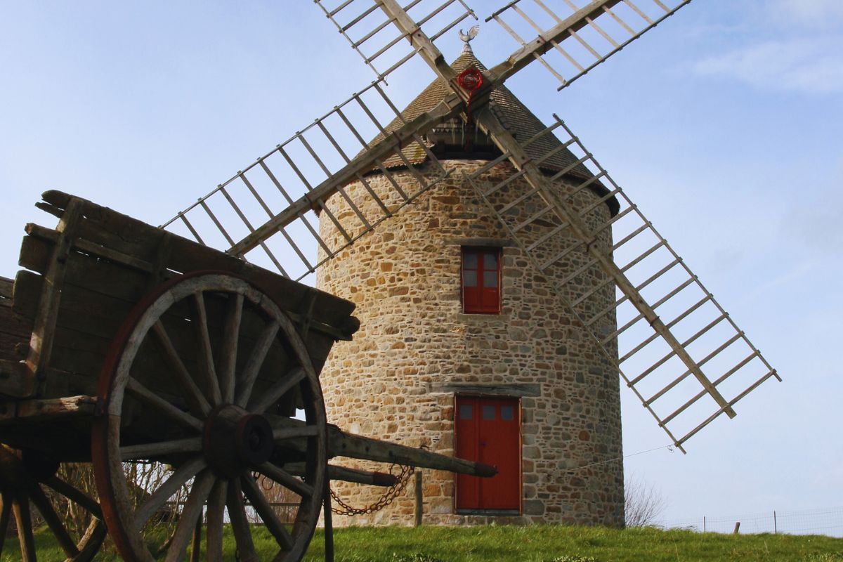 Envie de vous balader quand la pluie s'arrête ? Voici les 3 plus jolis villages médiévaux de Bretagne peu connus et en bord de mer en Ille-et-Vilaine pour un moment agréable en famille